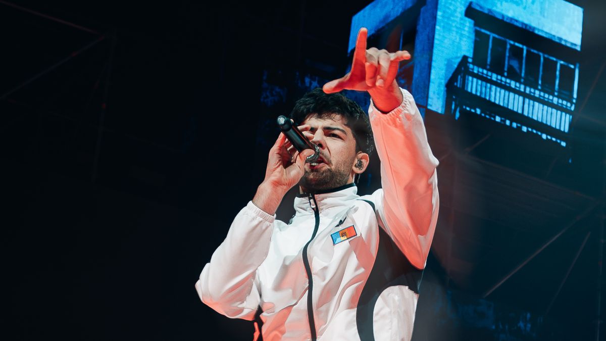 Recenze: Calinovi v O2 areně blahopřál i Donutil